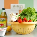 Ingredientele necesare: toate cele pentru o salată bună, nişte pui, nişte smântână şi puţină gorgonzola 